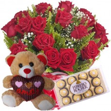 BPC04-BUQUÊ 12 ROSAS VERMELHAS+CHOCOLATE 12UN+URSO CORAÇÃO AMOR 15CM